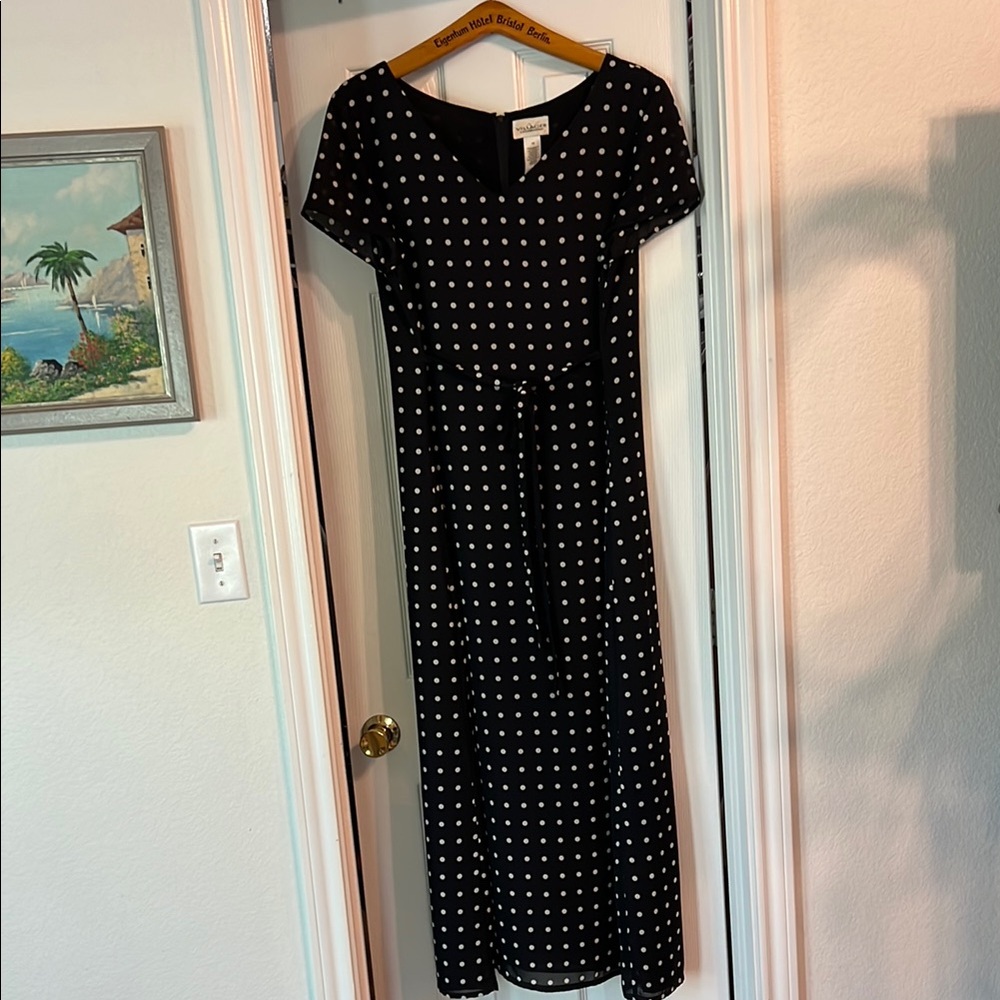 Black and White V-Neck Short Sleeve Midi Sundress